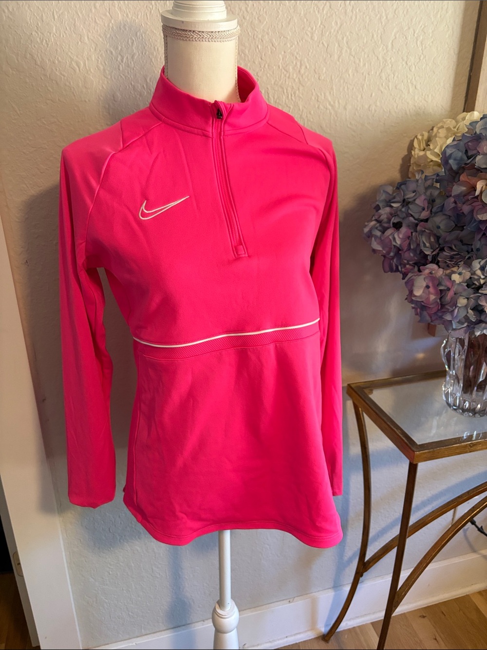 Nike Women's Bright Pink Half-Zip Athletic fleece lined Pullover NWOT